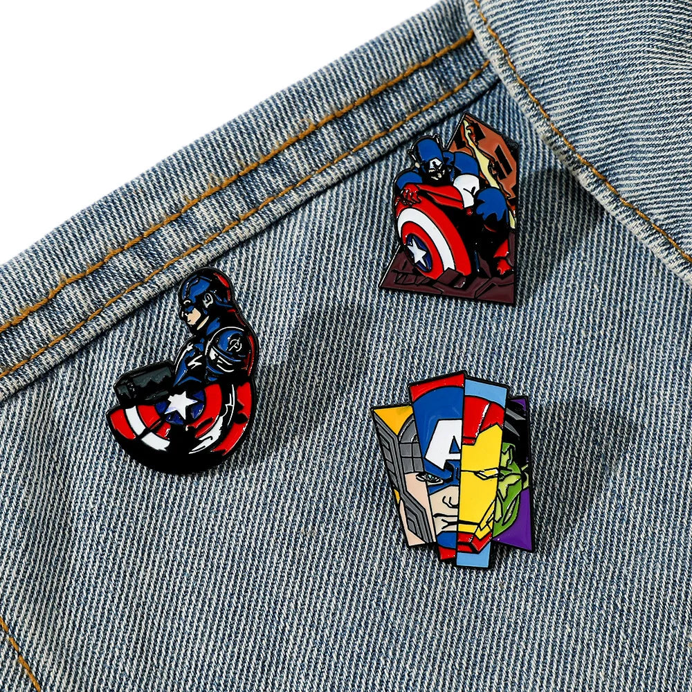 Badge Avengers Multi-Personnages - Pin's Visages Fragmentés