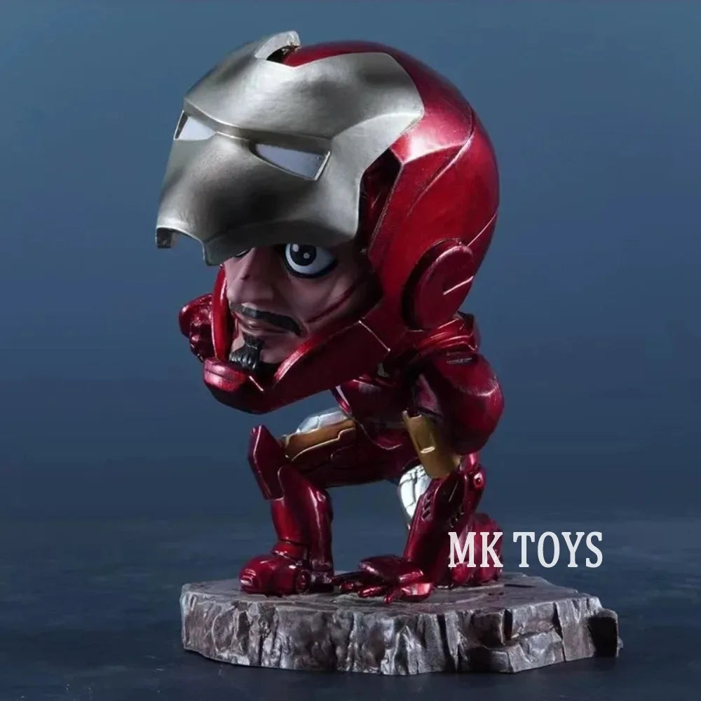 Figurine Iron Man Agenouillé Style Chibi - MK Toys 13cm