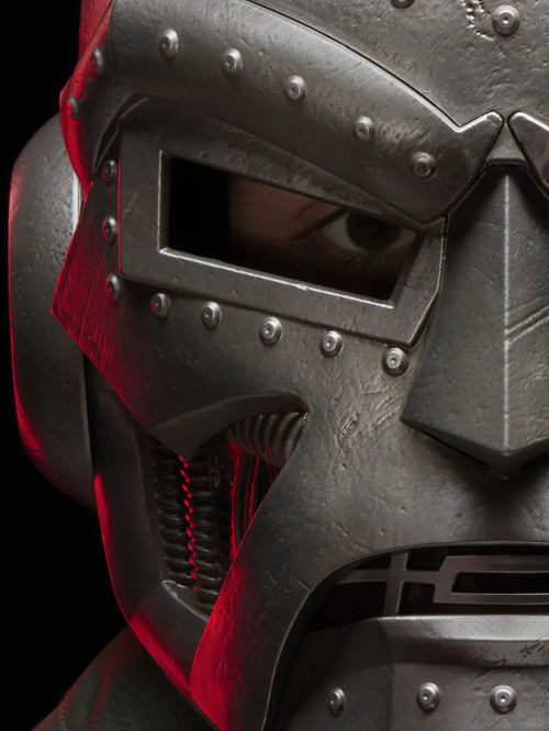 Masque Doctor Doom - Casque Résine Argenté avec Cape