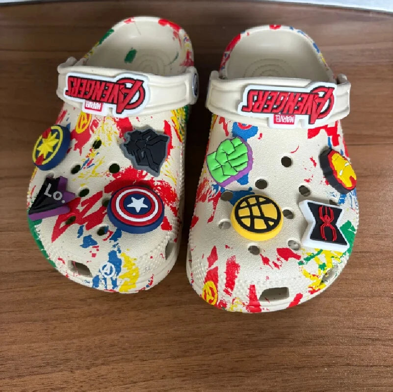 Sabots Avengers Multi-Héros - Fond Blanc Éclaboussures