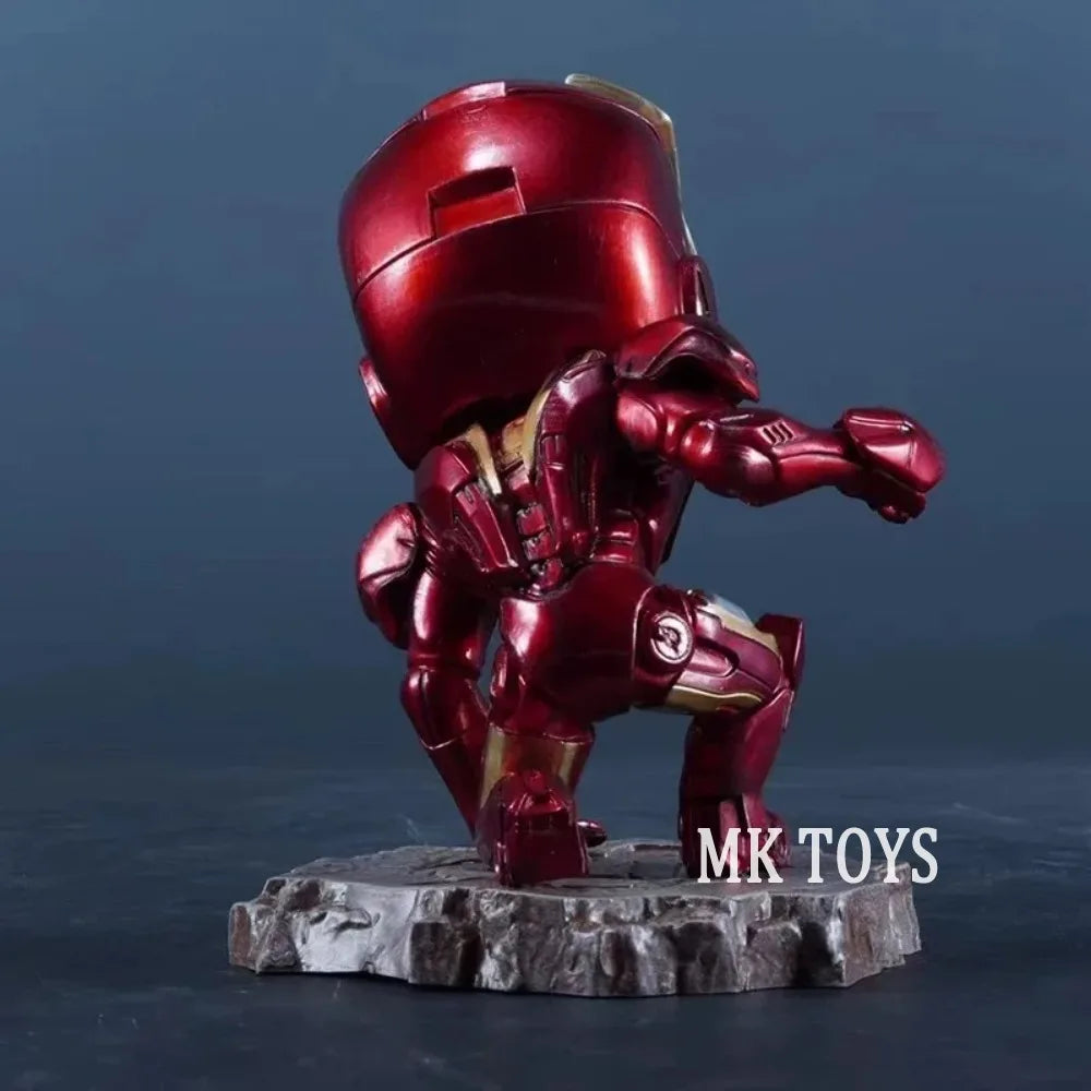 Figurine Iron Man Agenouillé Style Chibi - MK Toys 13cm